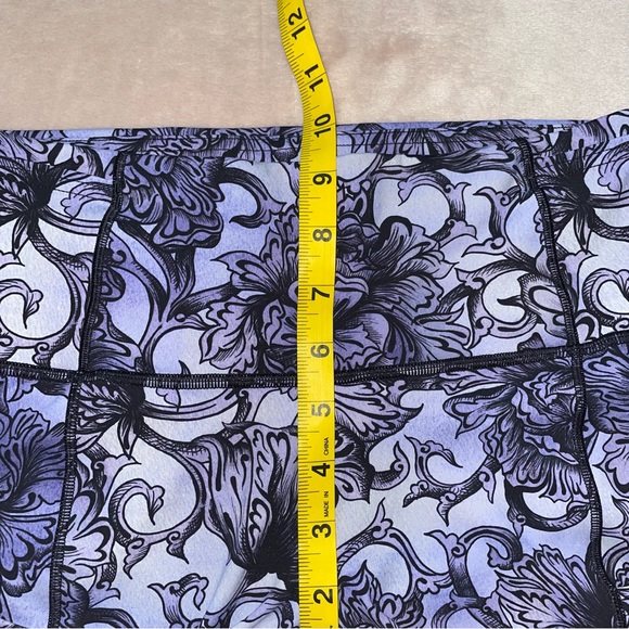 Lululemon floral crop leggings size 6 - Picture 14 of 14